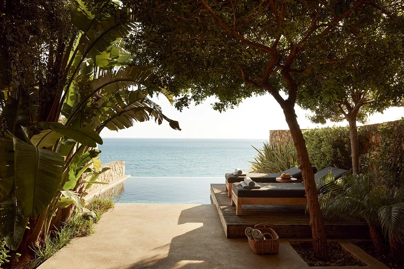 SUPERIOR RAW RETREAT WITH POOL