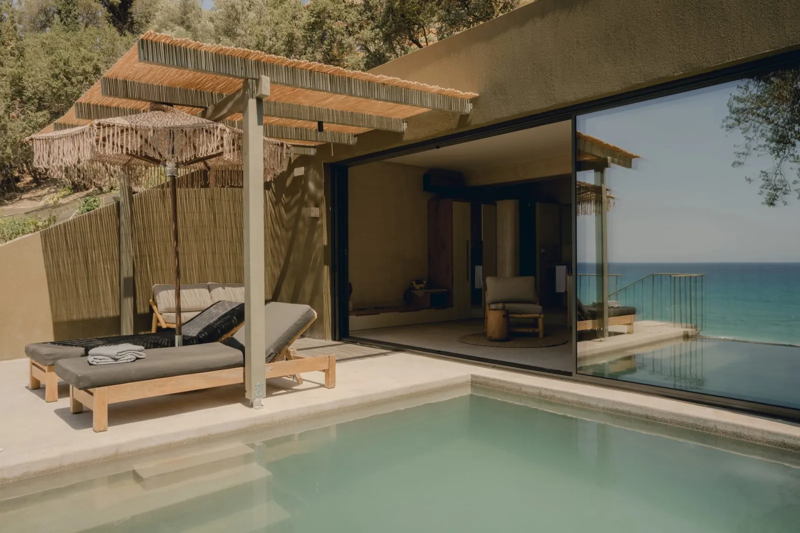 HILLSIDE RETREAT WITH POOL
