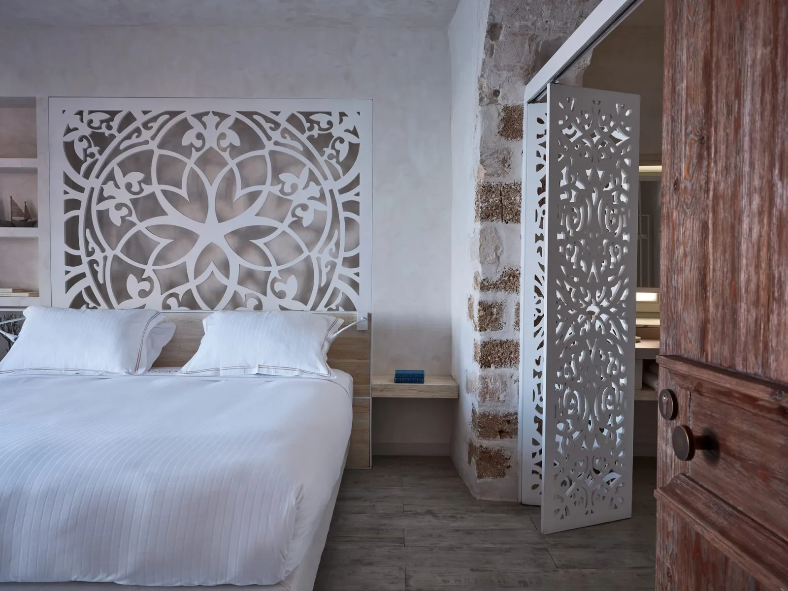 White Suite with Sea View &amp; Balcony