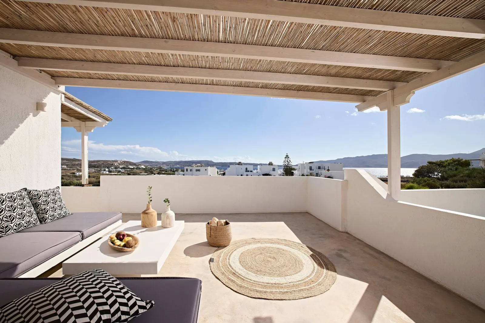 Deluxe Suite Sea Side & Mountain View