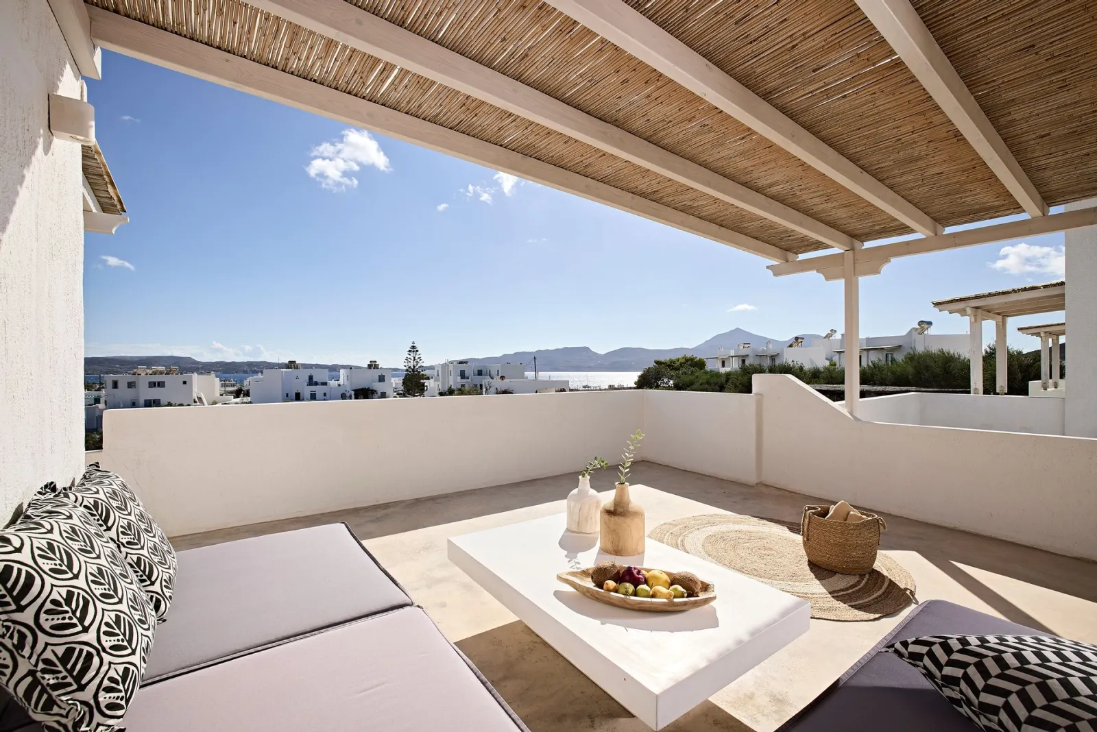 Deluxe Suite Sea Side & Mountain View
