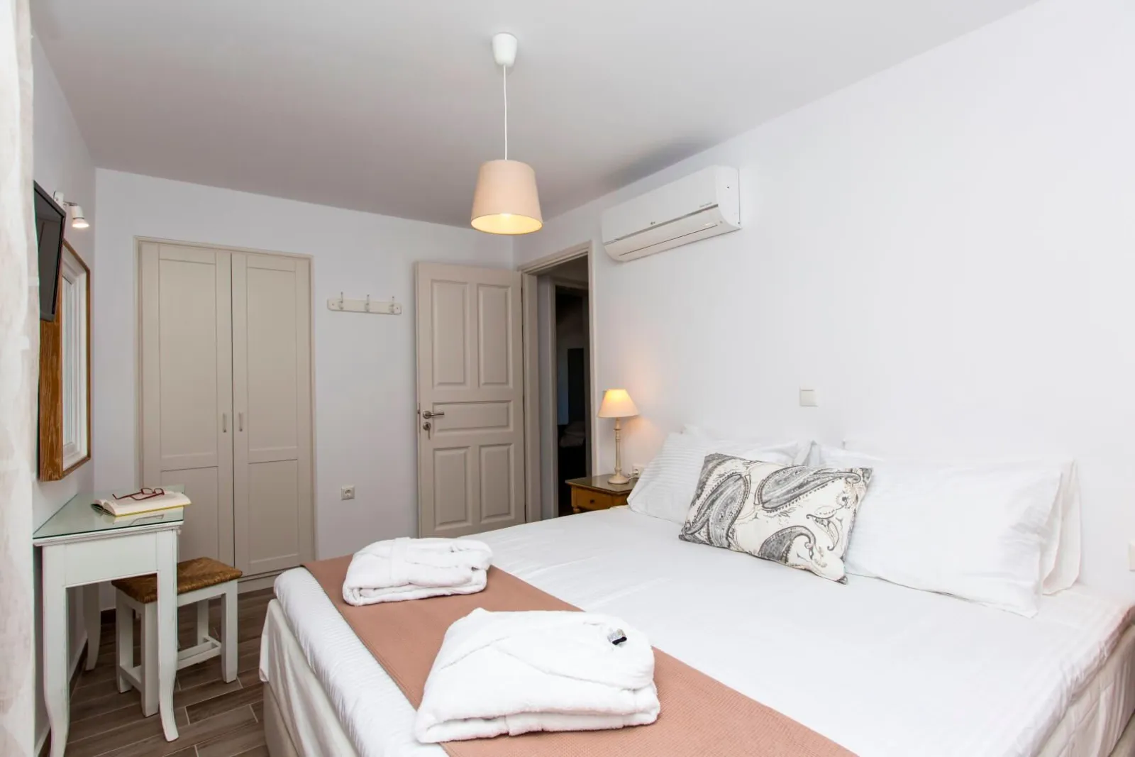 Superior Two Bedroom Apartment with Balcony and Sea View