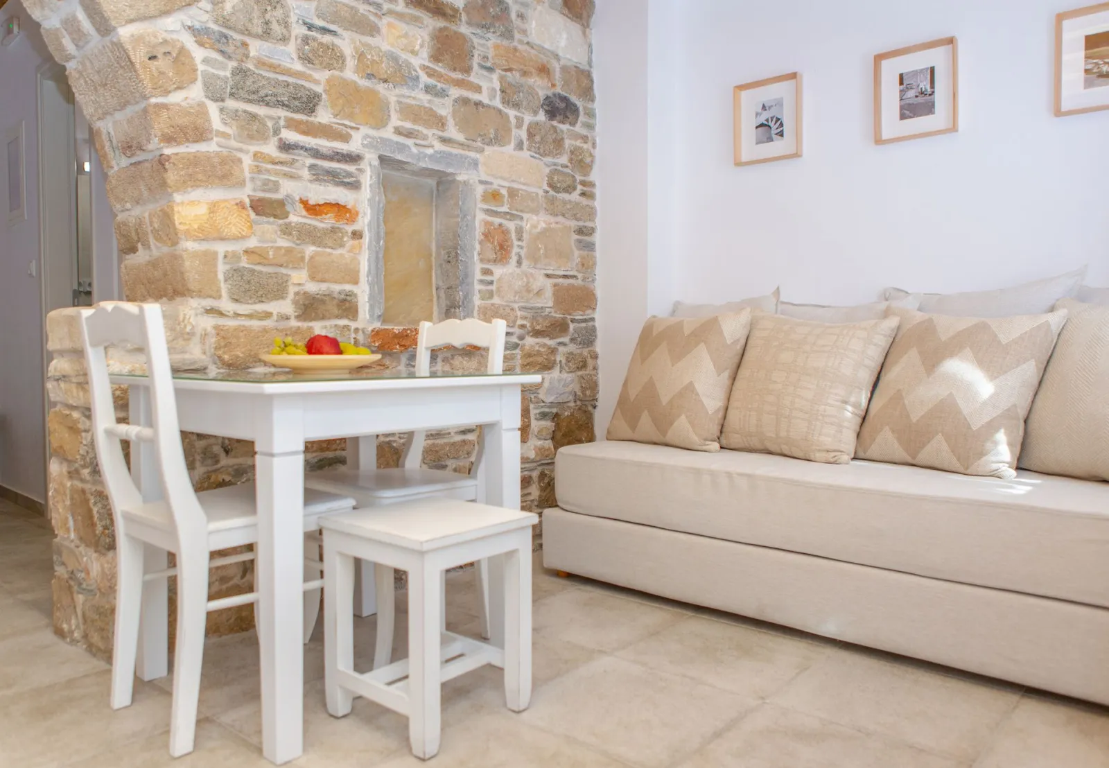 Deluxe Apartment with Private Courtyard– King Bed