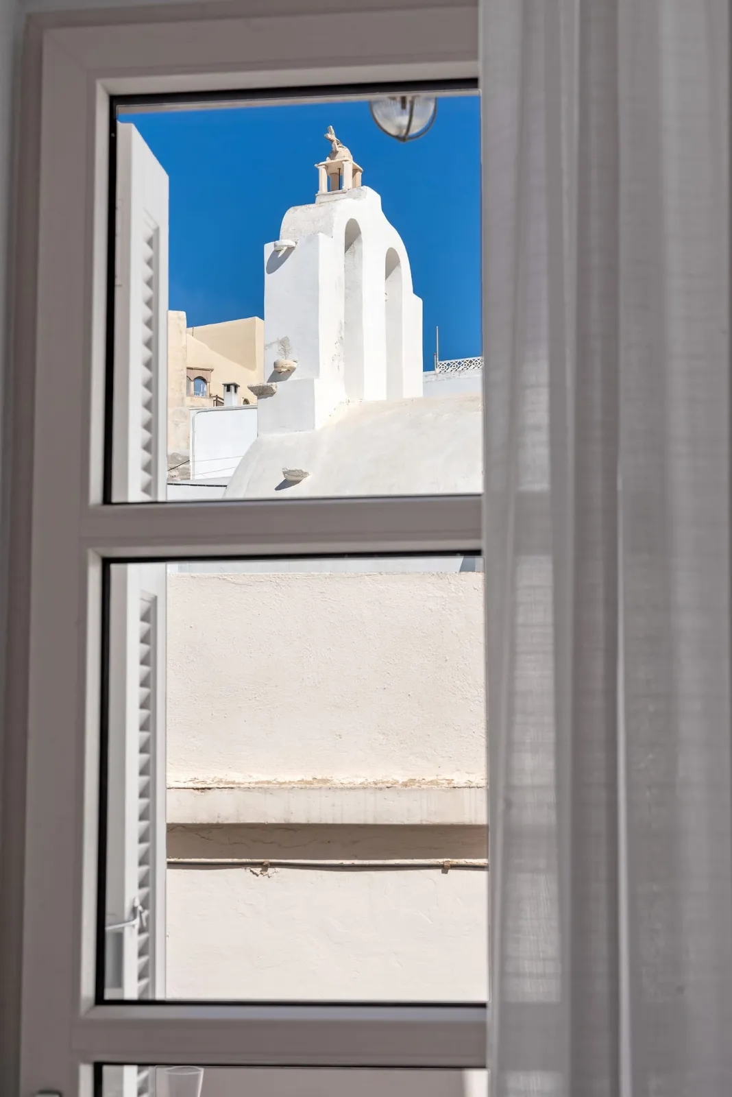 Standard Apartment with Balcony – King Bed