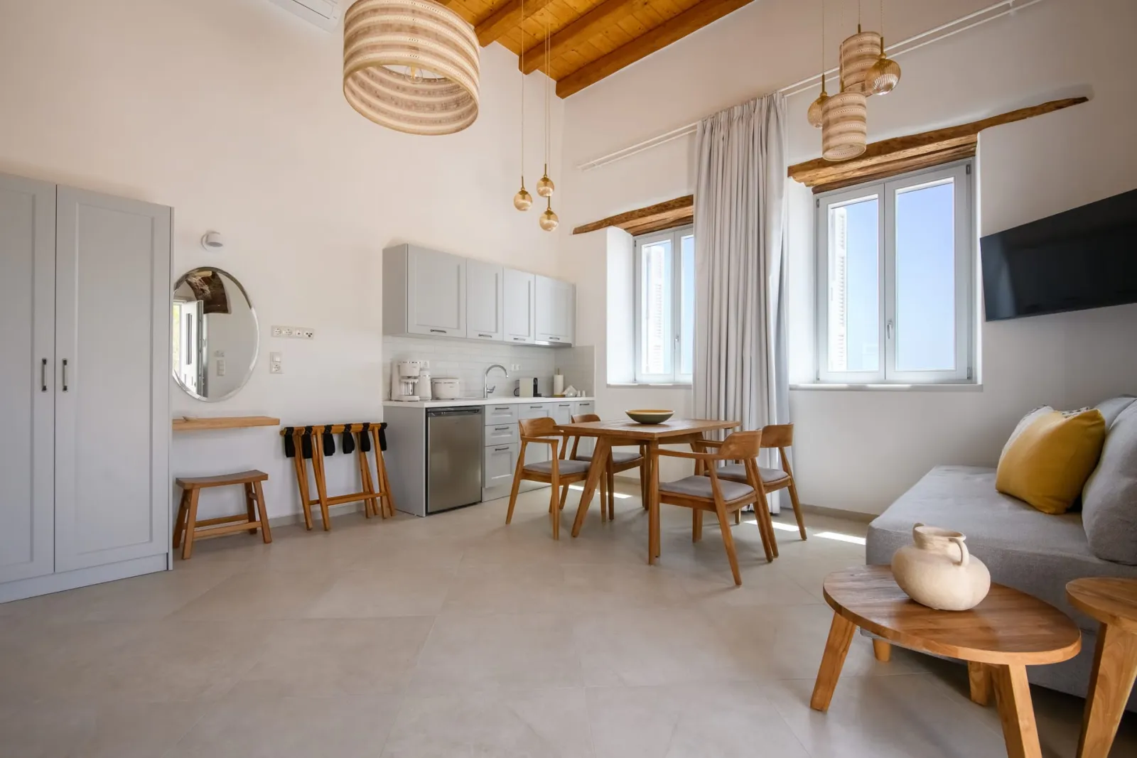 Deluxe Apartment with Sea View Balcony – King Bed