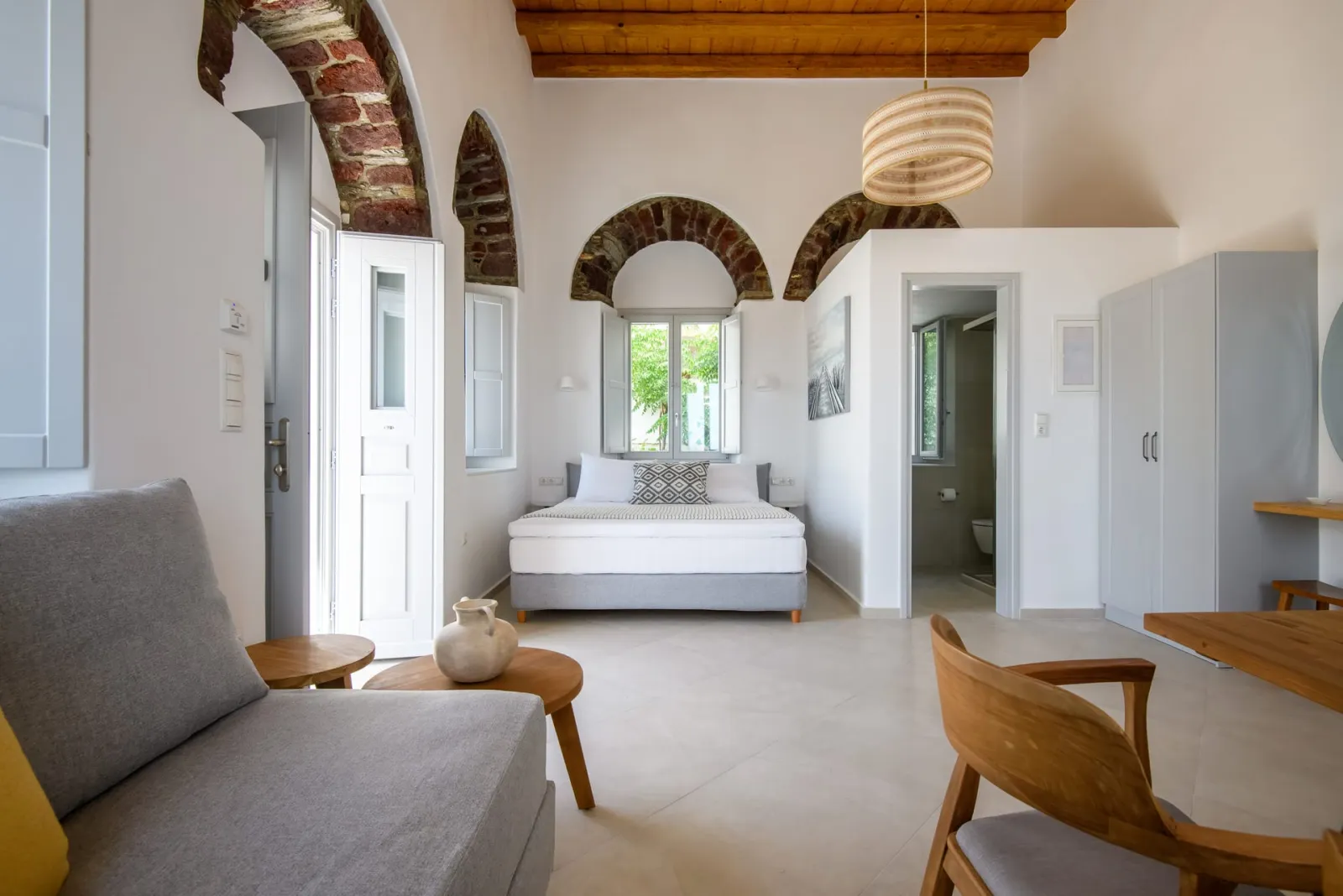 Deluxe Apartment with Sea View Balcony – King Bed
