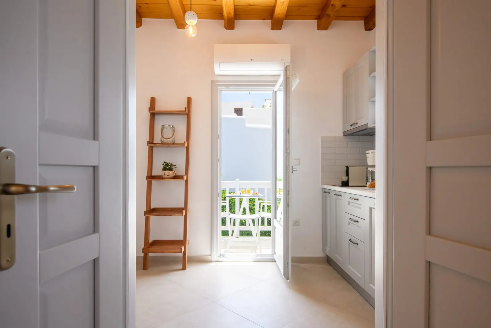 Deluxe Apartment with Sea View Balcony – King Bed