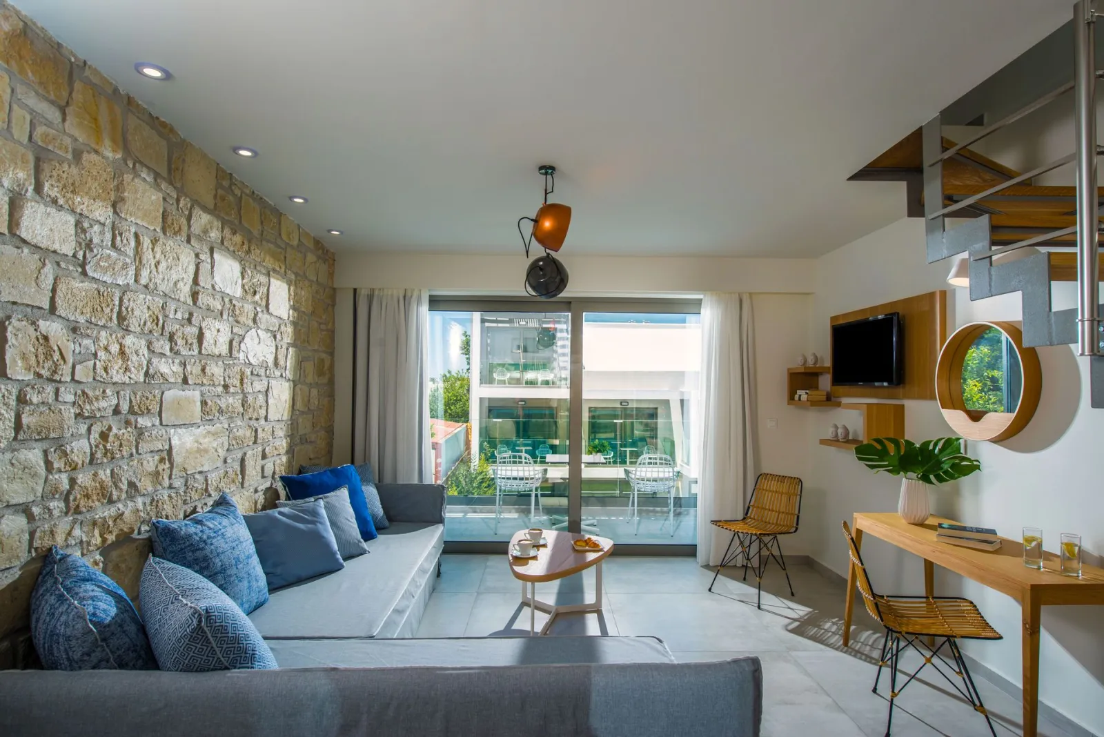 Suite with Pool View - Split Level