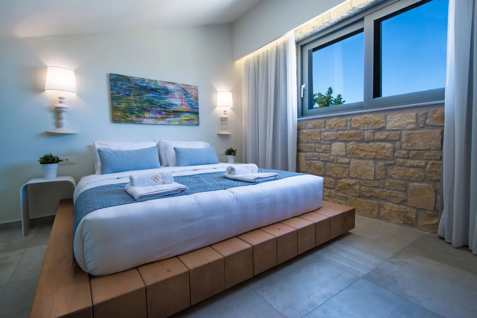 Suite with Pool View - Split Level