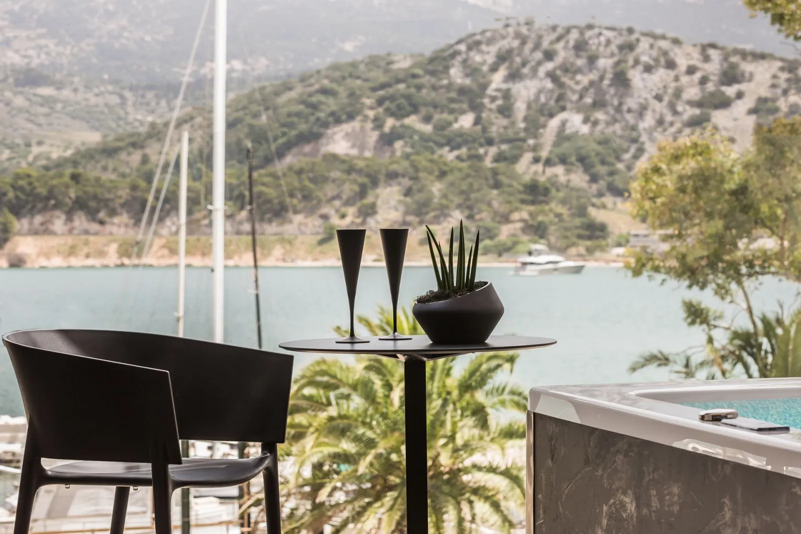 Penthouse Suite with Sea View and Private Jacuzzi