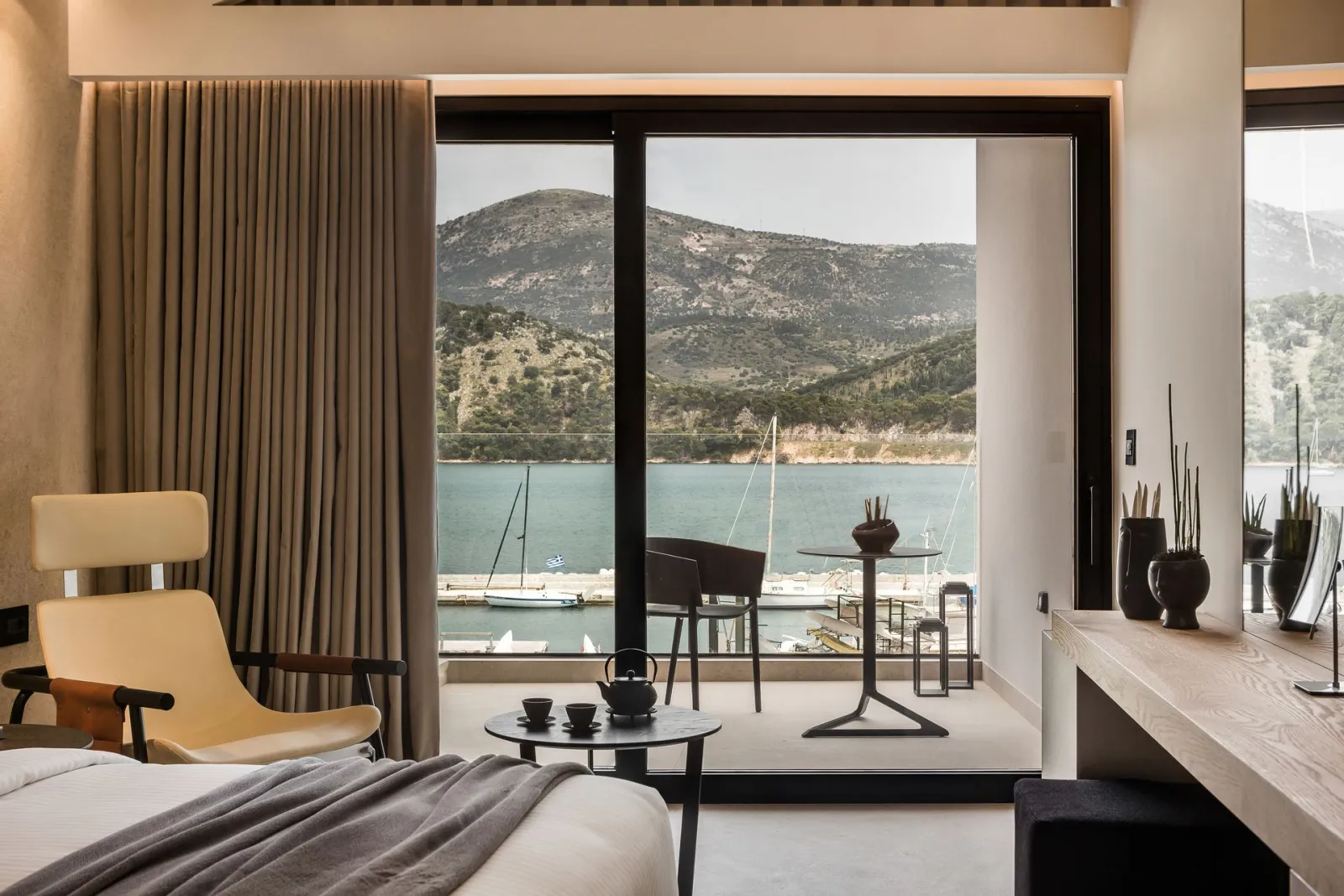Penthouse Suite with Sea View and Private Jacuzzi