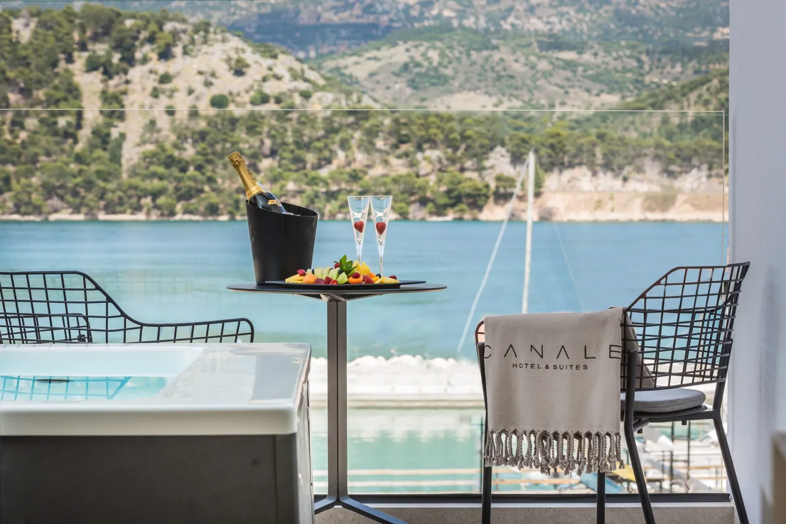 Executive Suite with Sea View and Private Jacuzzi