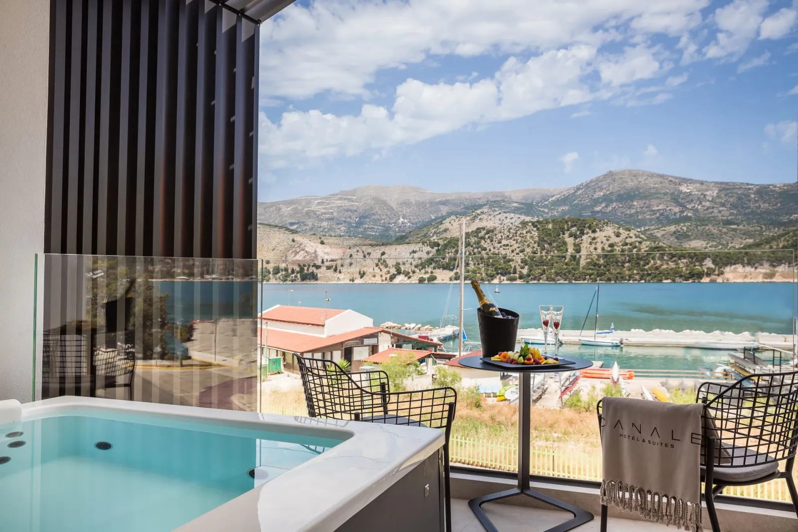 Executive Suite with Sea View and Private Jacuzzi