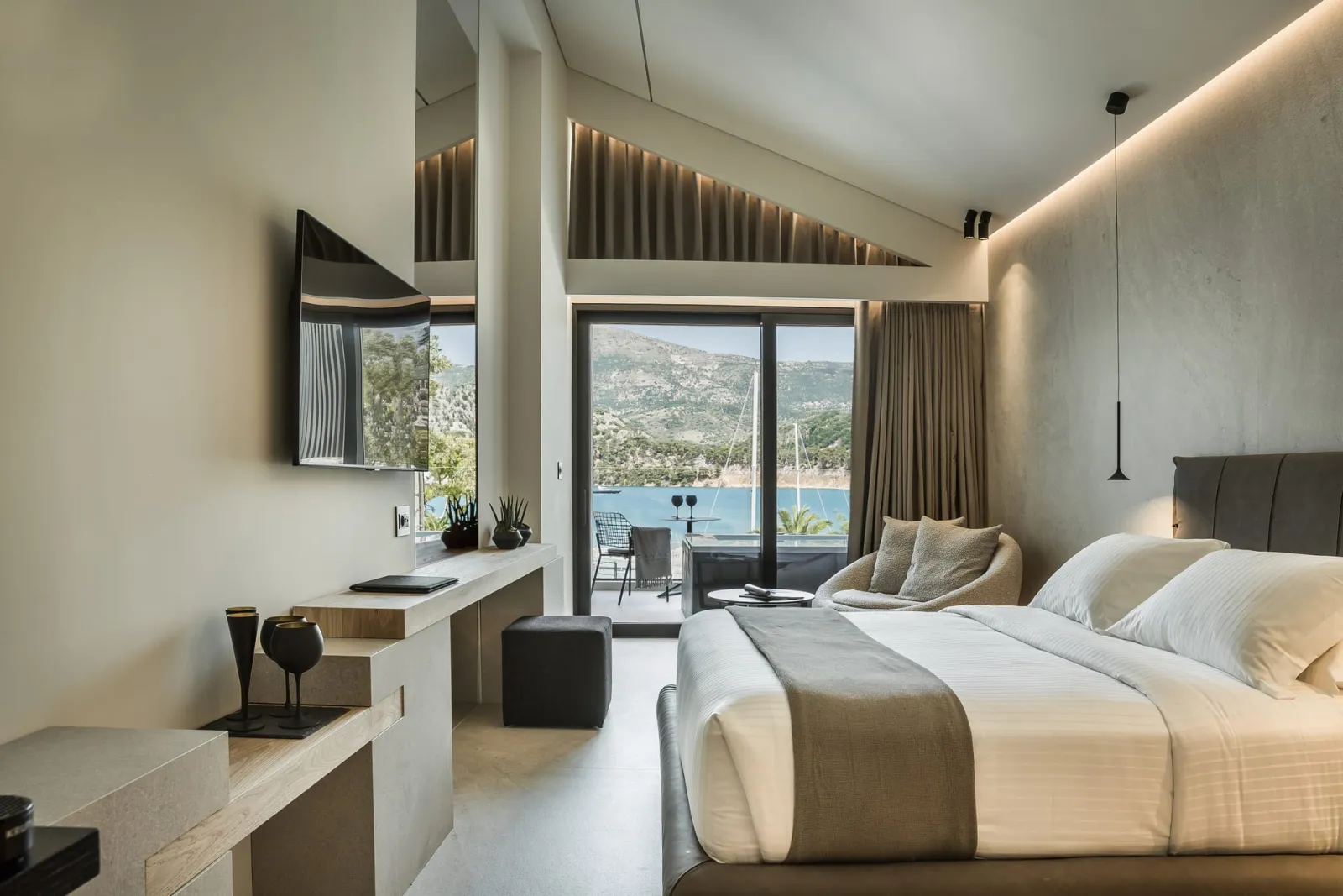 Executive Suite with Sea View and Private Jacuzzi