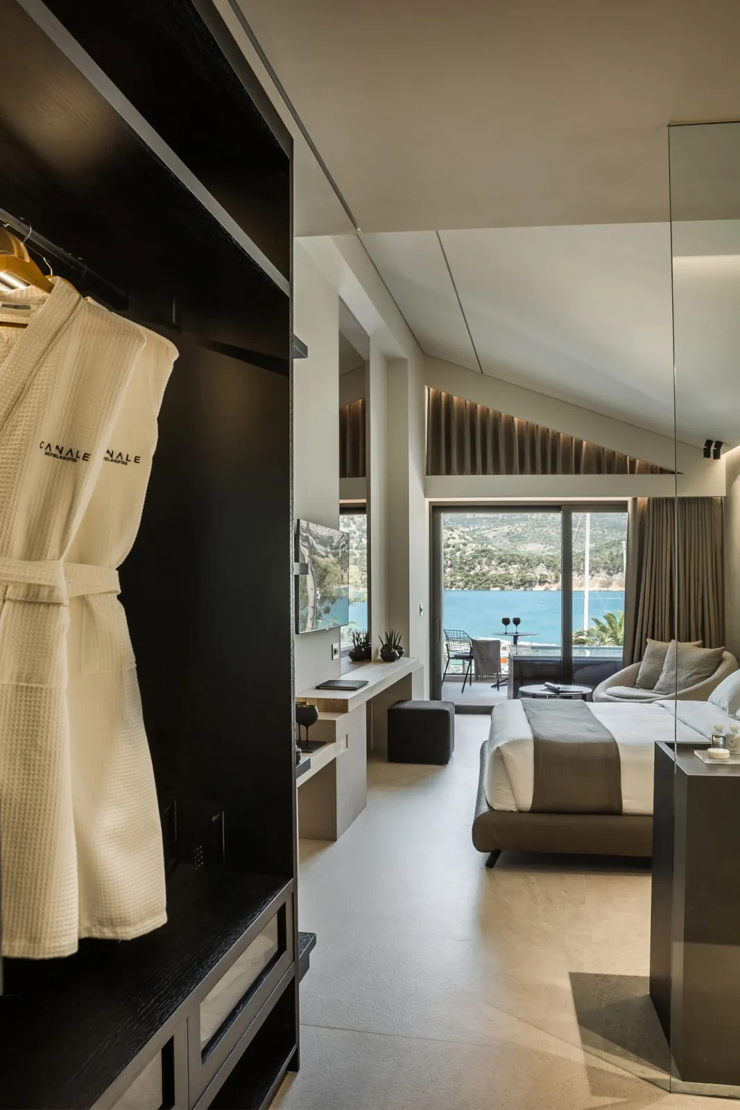 Executive Suite with Sea View and Private Jacuzzi