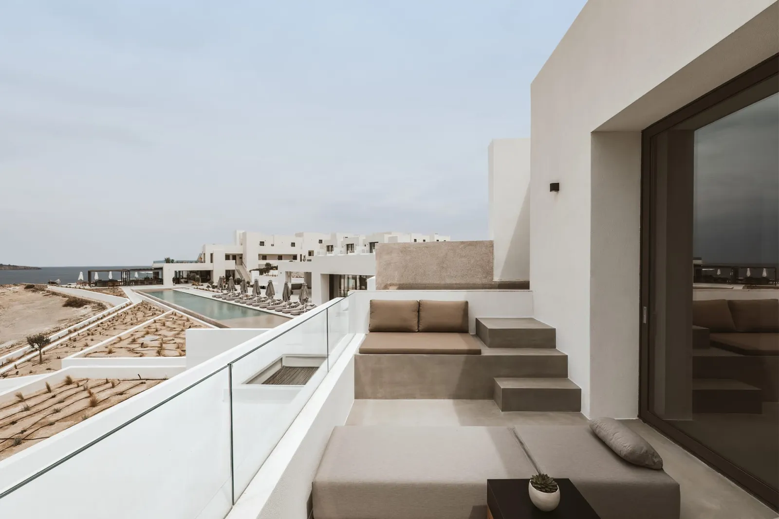 Superior Suite Horizon View with Private Chill Out Pool
