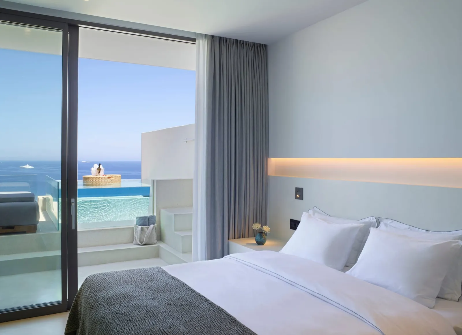 Deluxe Suite Sea View with Private Glass Pool