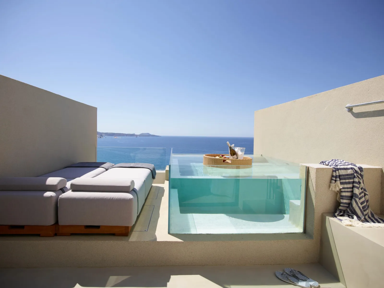 Deluxe Suite Sea View with Private Glass Pool