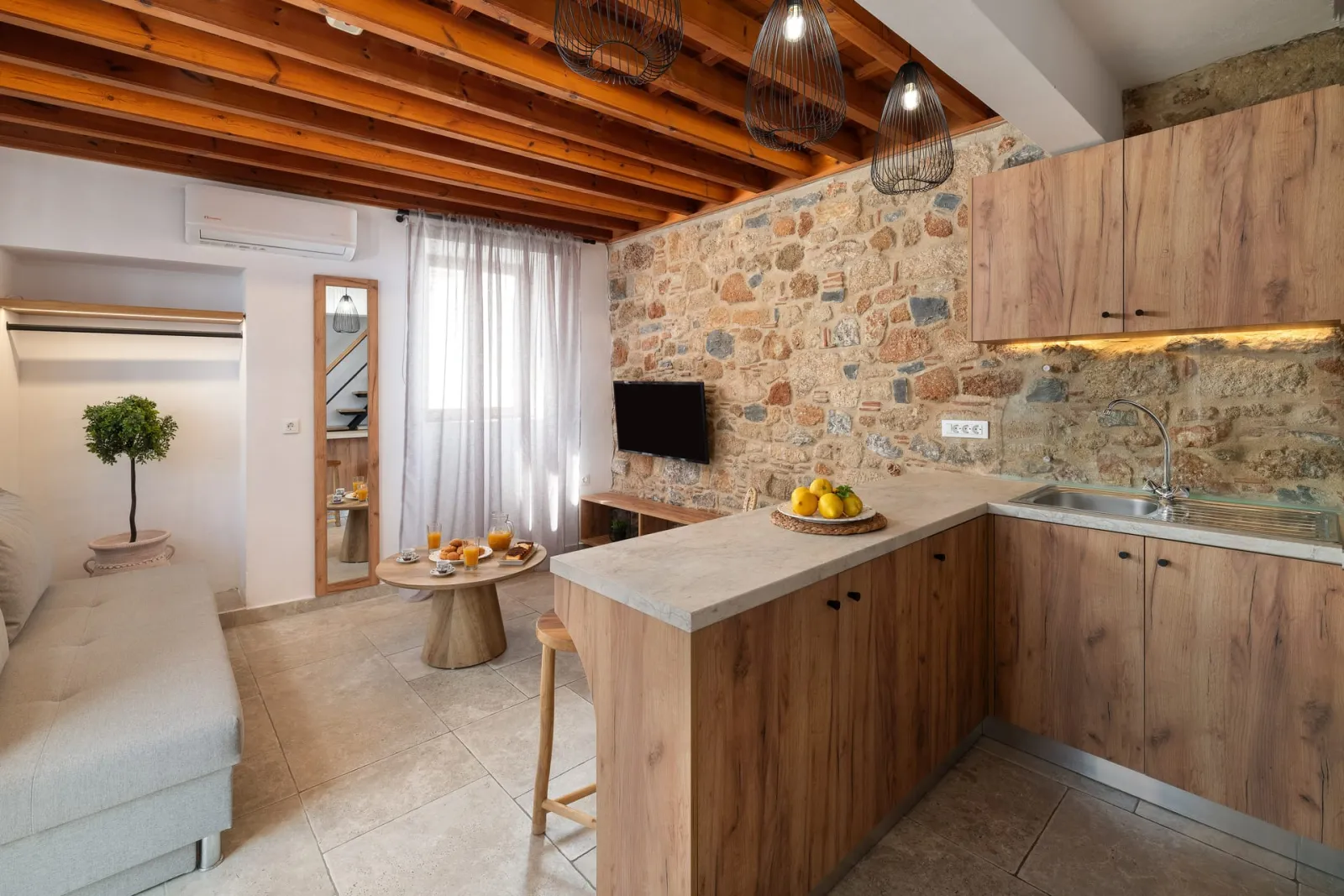 Emerald Traditional Apartment