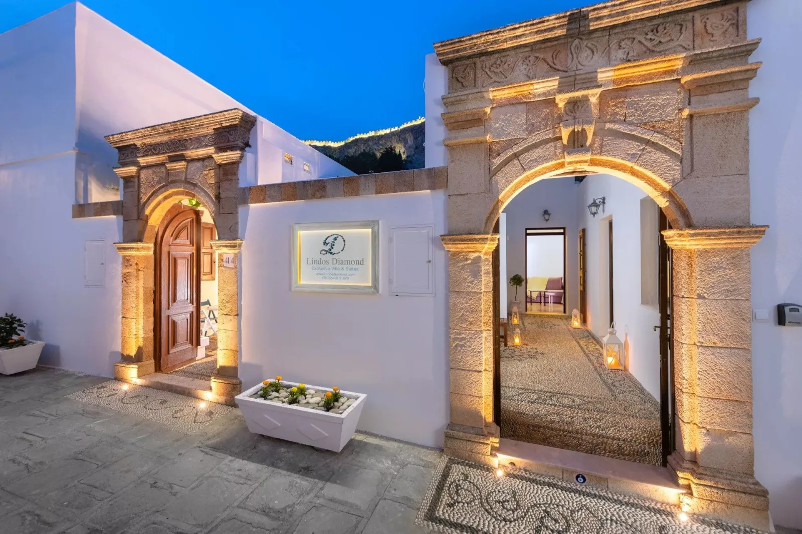Villa & Suites (All Complex - 16 persons)