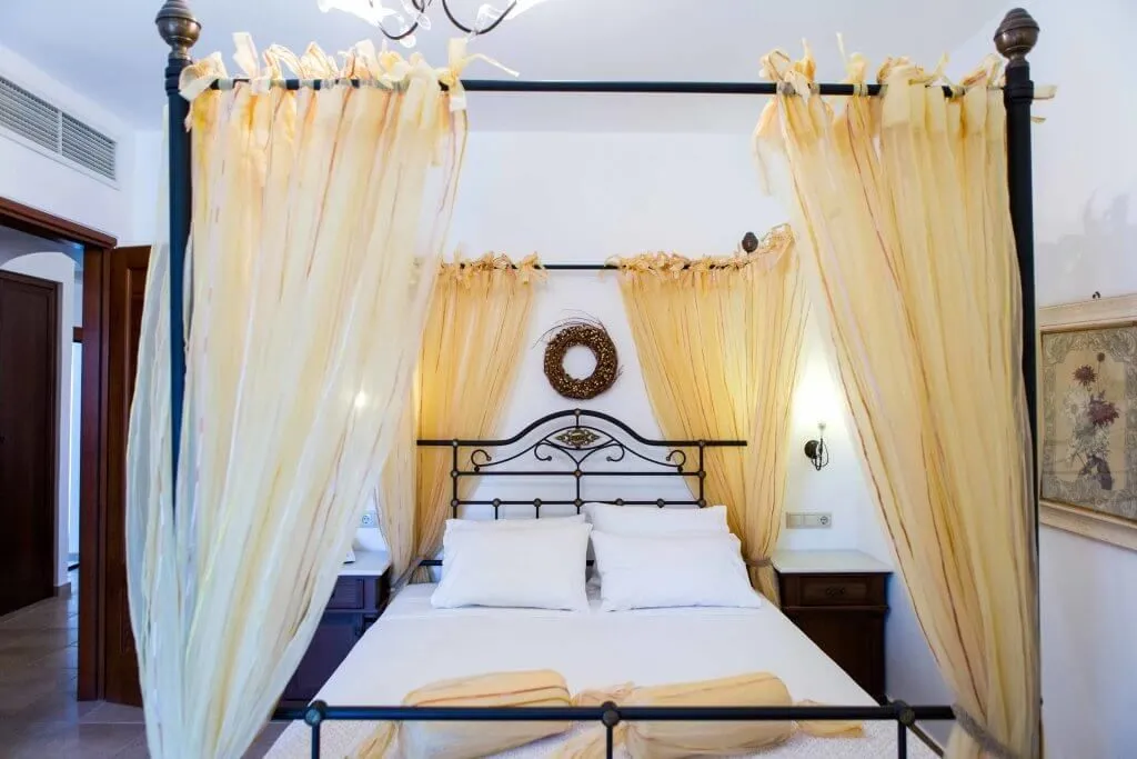 Double or Twin Hopping Discount Room