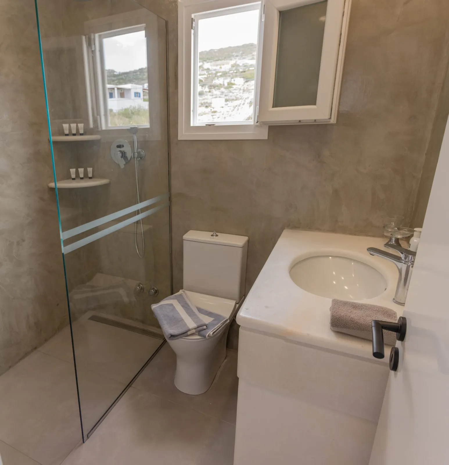Junior Suite with Private Balcony with Sea View and Jetted Tub