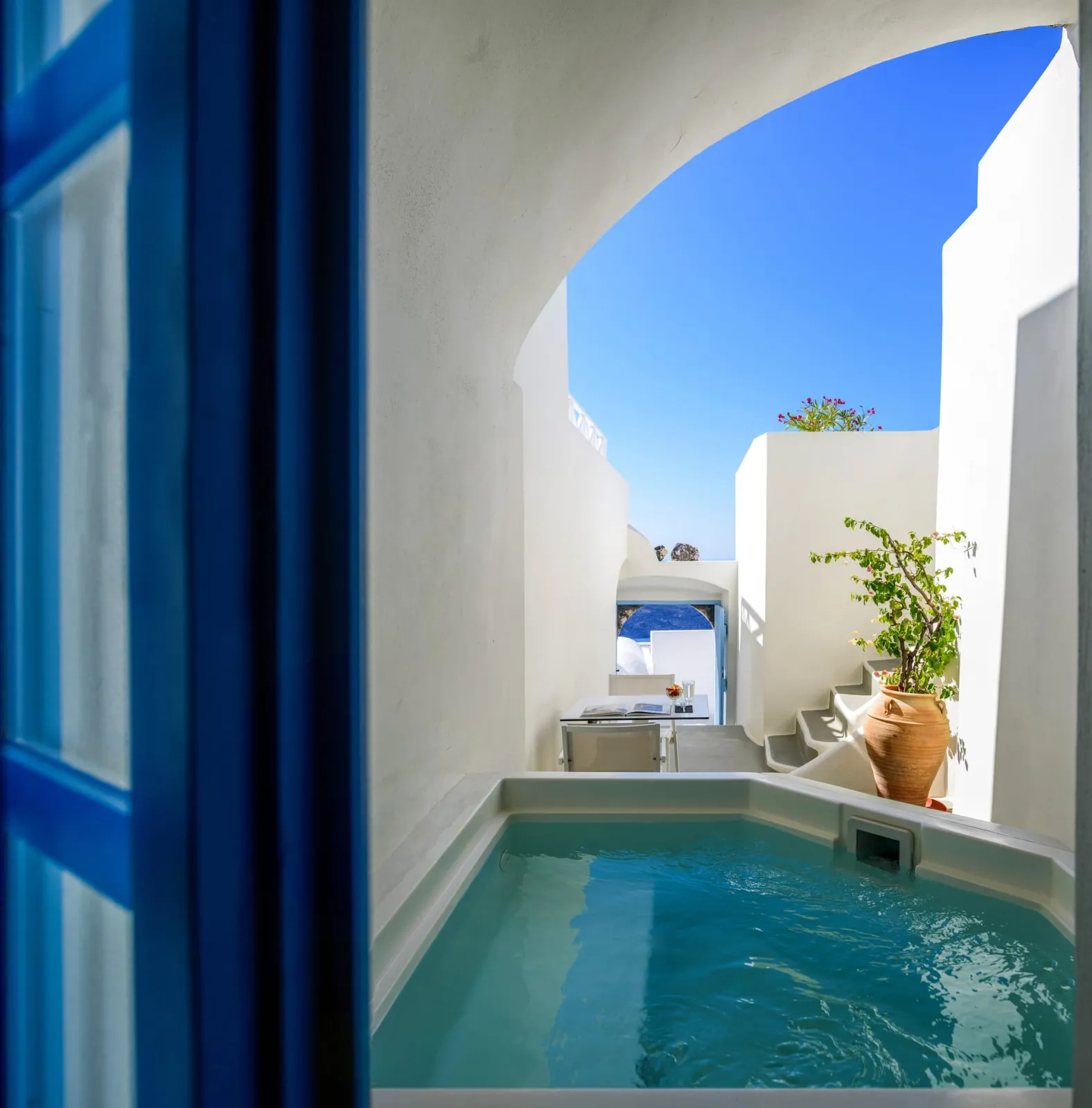Junior Suite with Hot Tub &amp; Caldera View