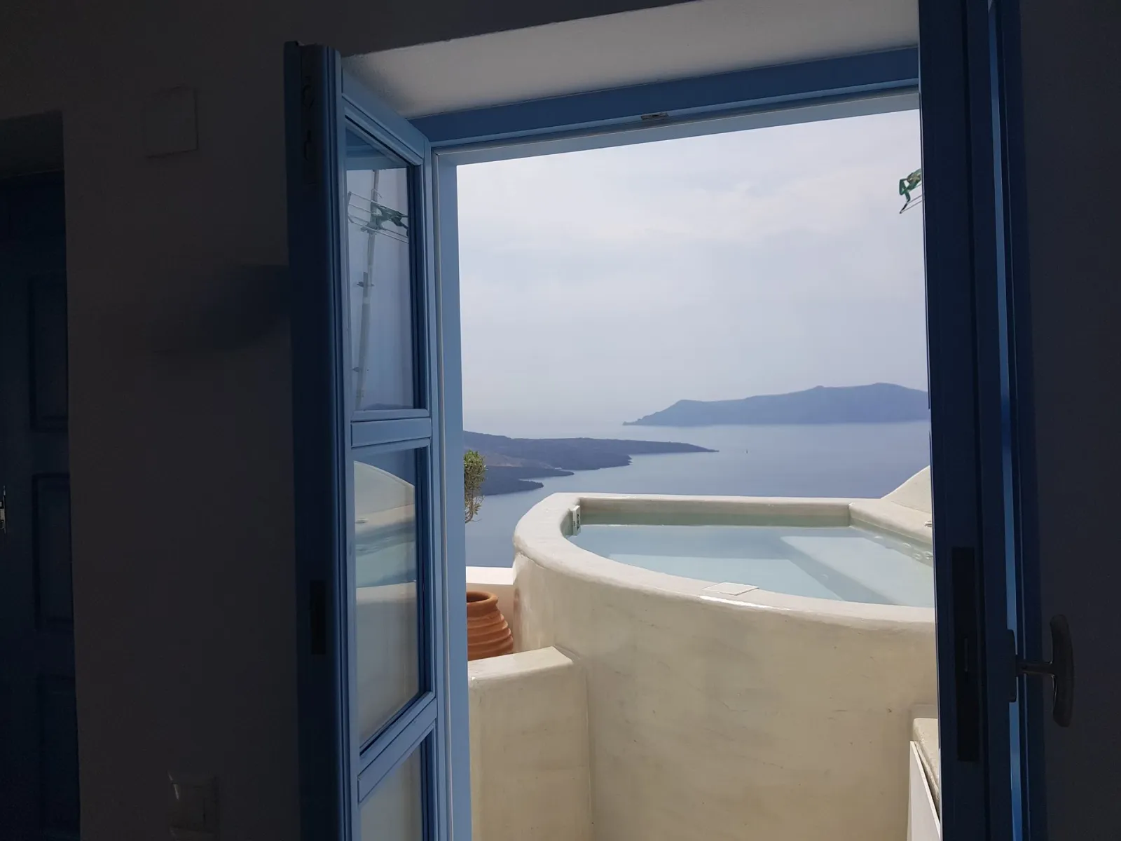 Pantelia Suite with Hot Tub and Caldera View