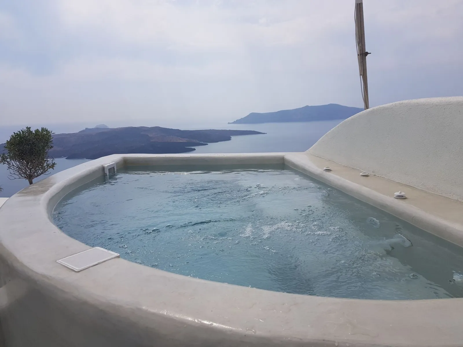 Pantelia Suite with Hot Tub and Caldera View