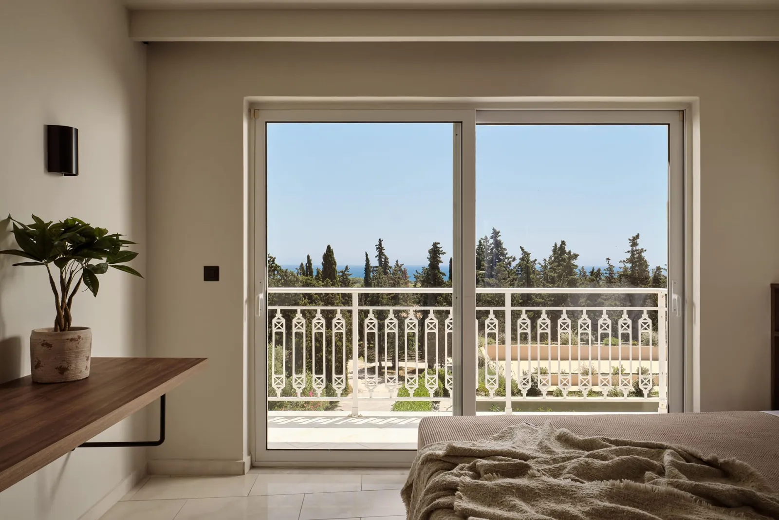 Two-Bedroom Apartment with Side Sea View 40m²