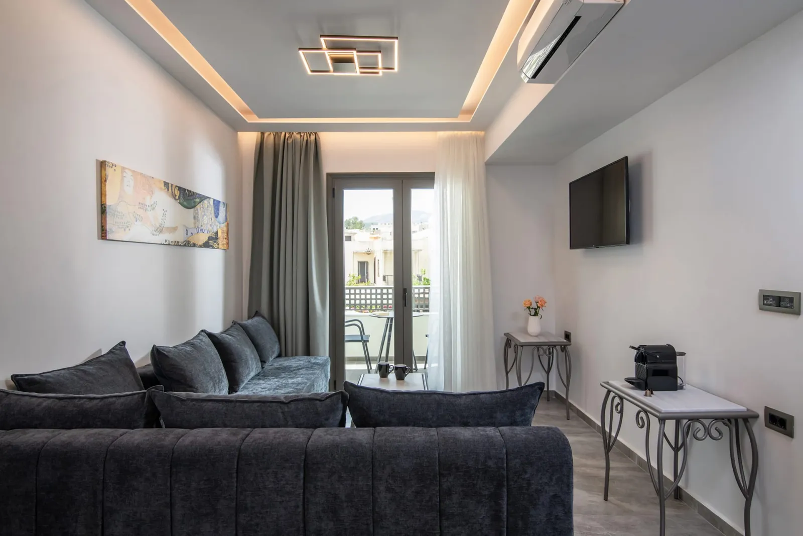 Deluxe One Bedroom Apartment with Jetted Tub