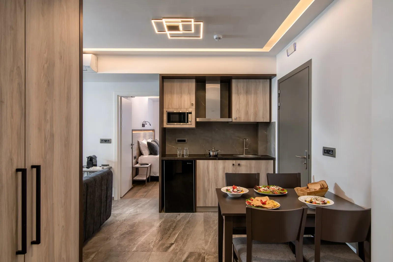 Deluxe One Bedroom Apartment with Jetted Tub