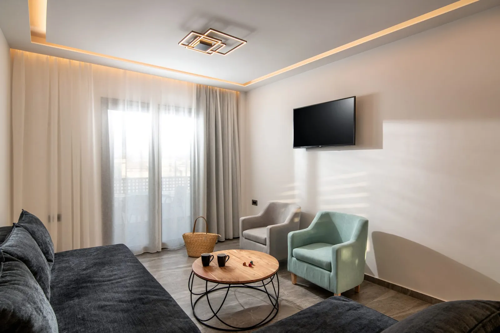 Deluxe Two Bedroom Apartment with Jetted Tub