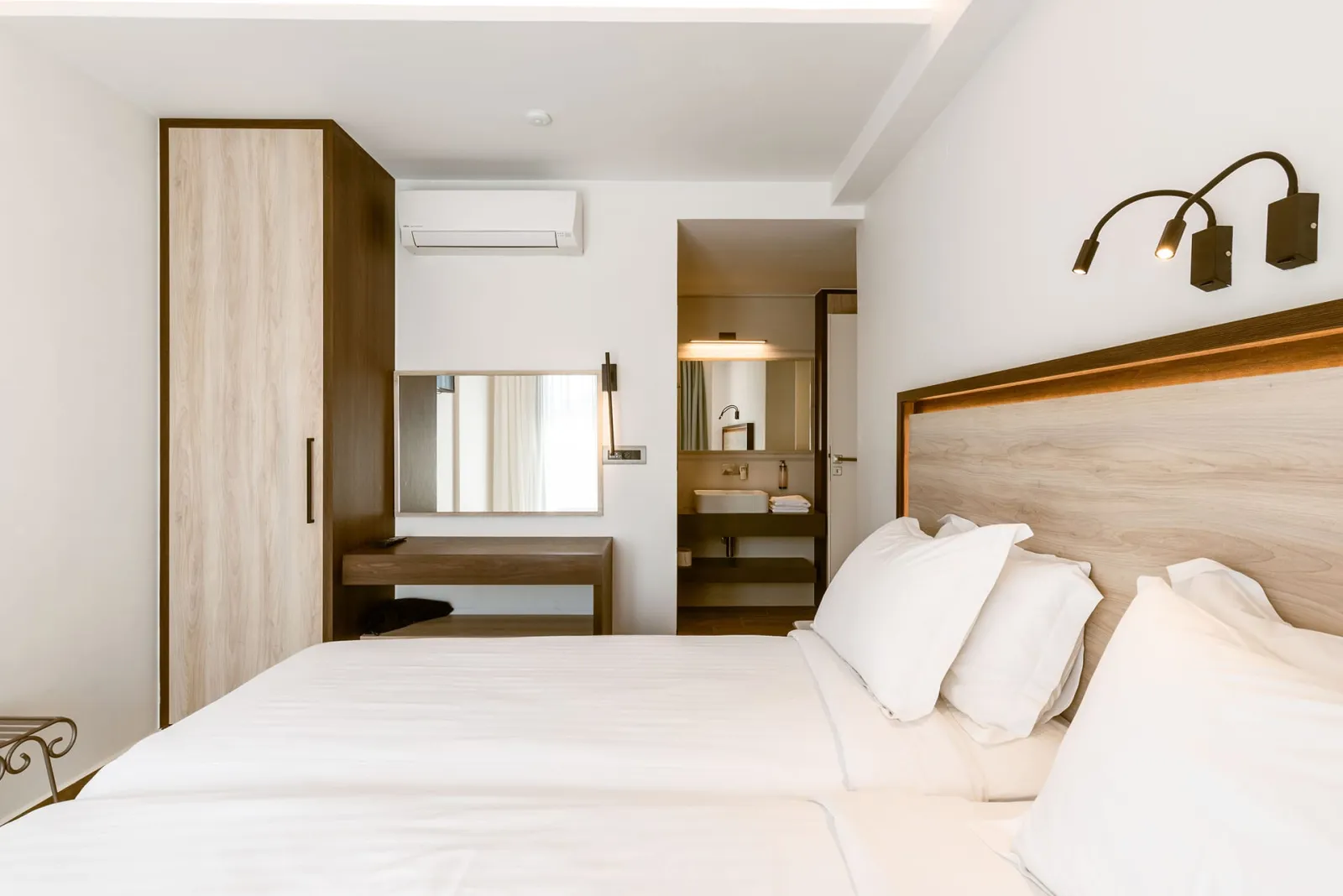 Deluxe Two Bedroom Apartment with Jetted Tub