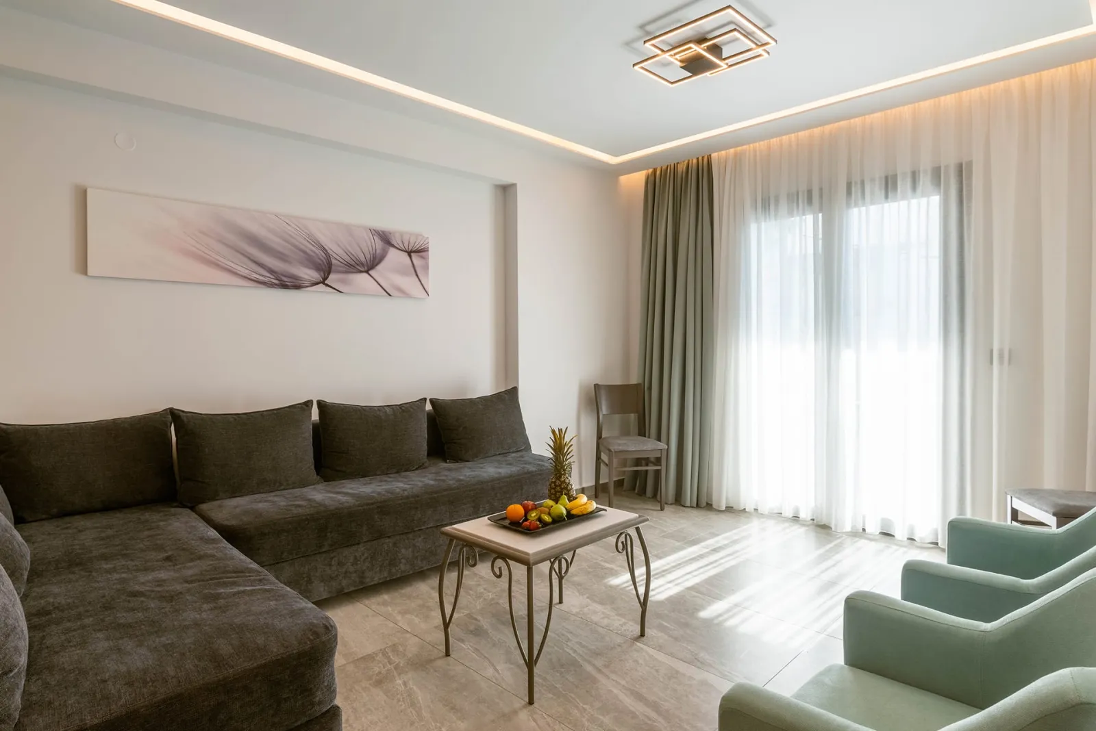 Deluxe Two Bedroom Apartment with Jetted Tub