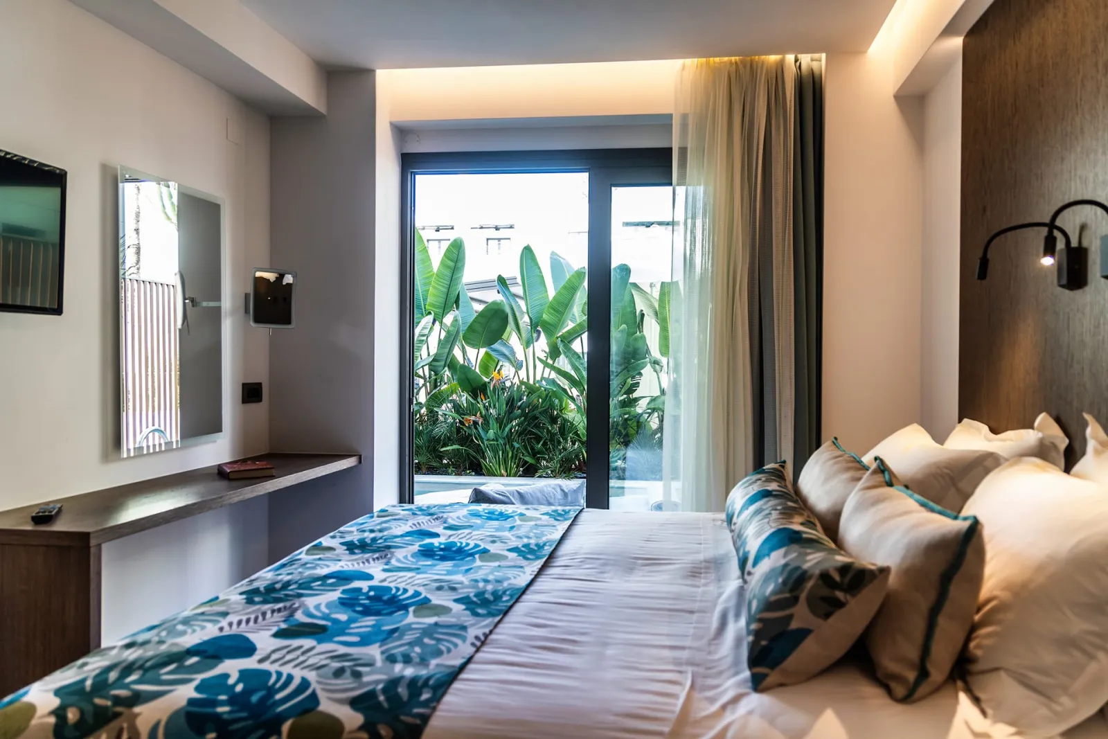 Deluxe One Bedroom Apartment with Private Pool