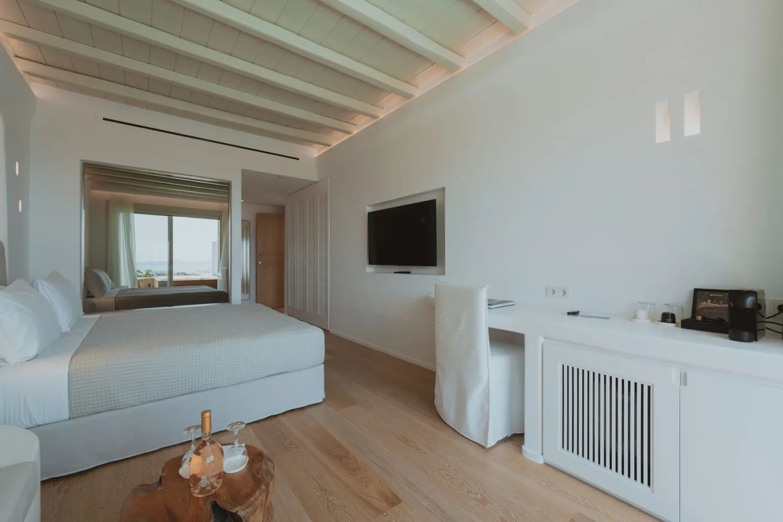 Deluxe Suite with Outdoor Hot Tub