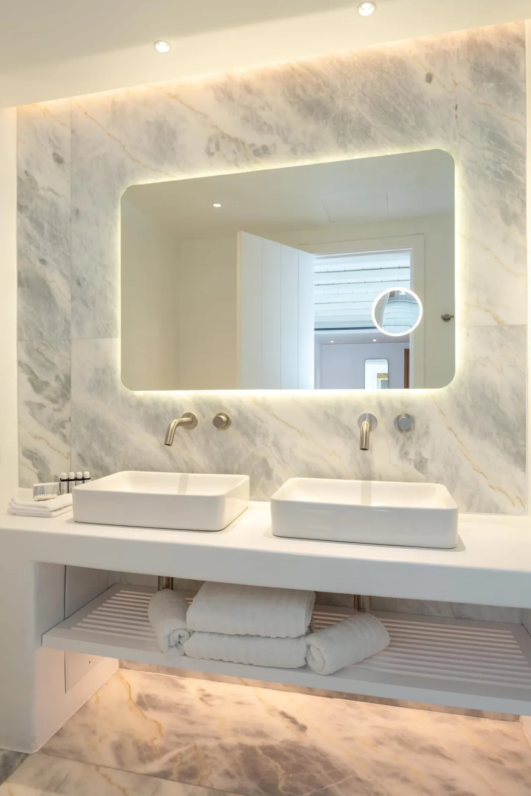 Exclusive Suite with Outdoor Hot Tub