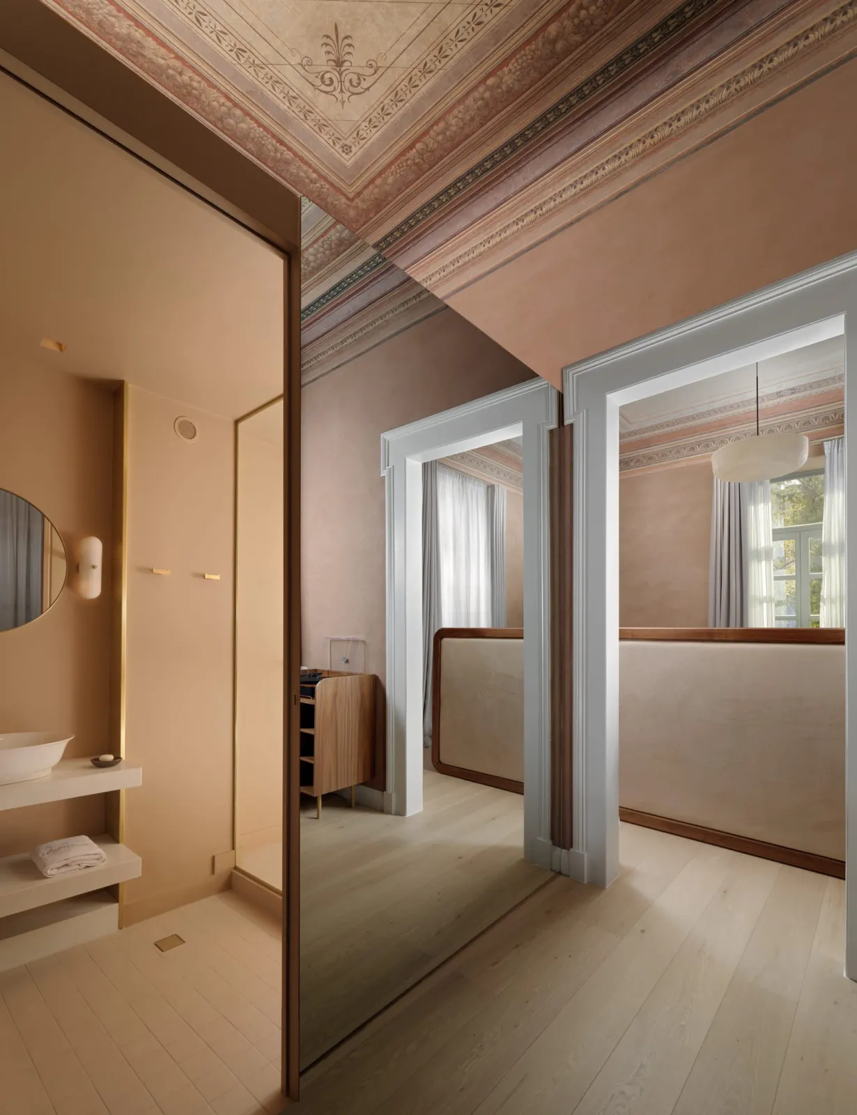 Acanthus Suite with Balcony