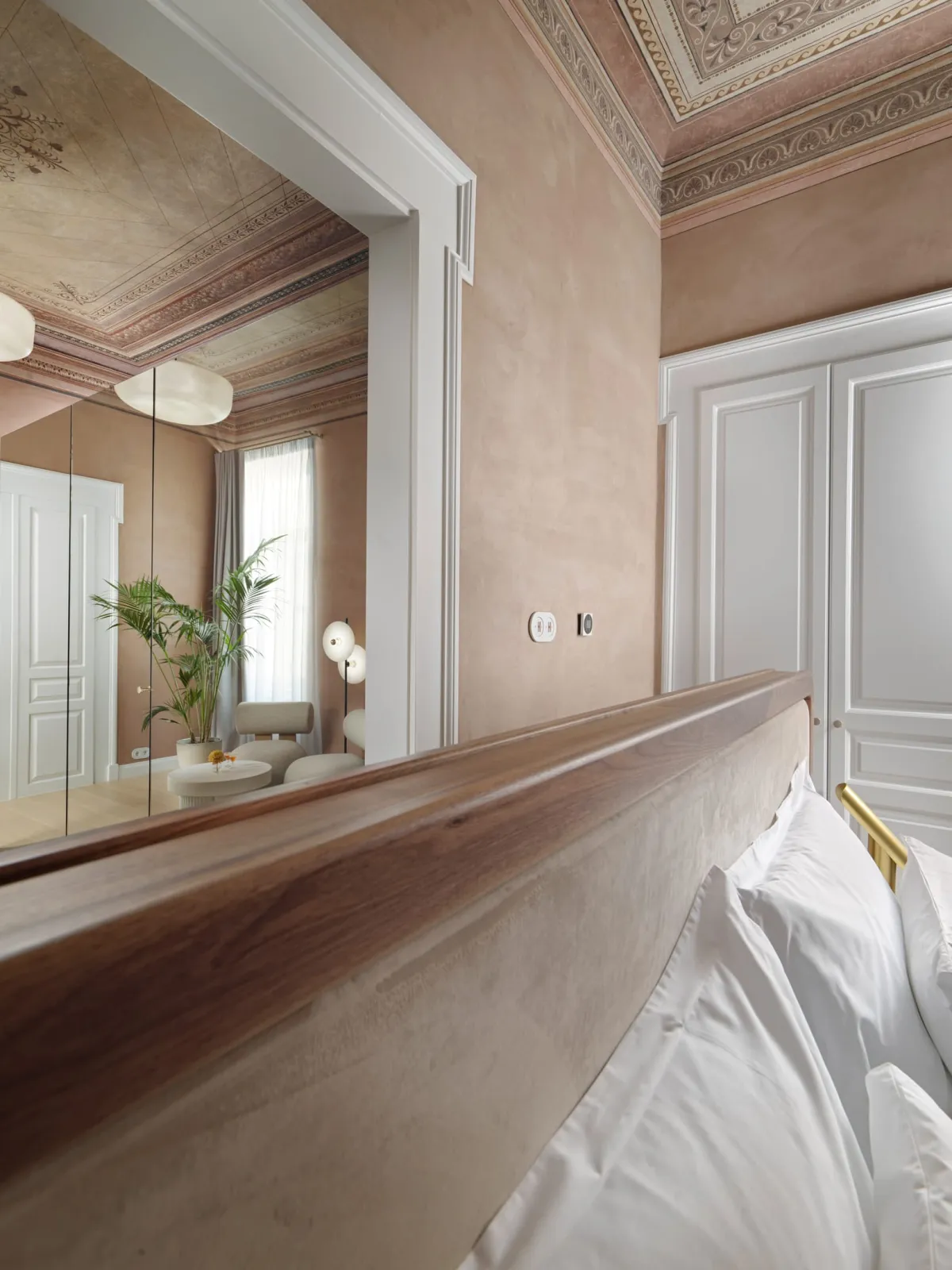 Acanthus Suite with Balcony