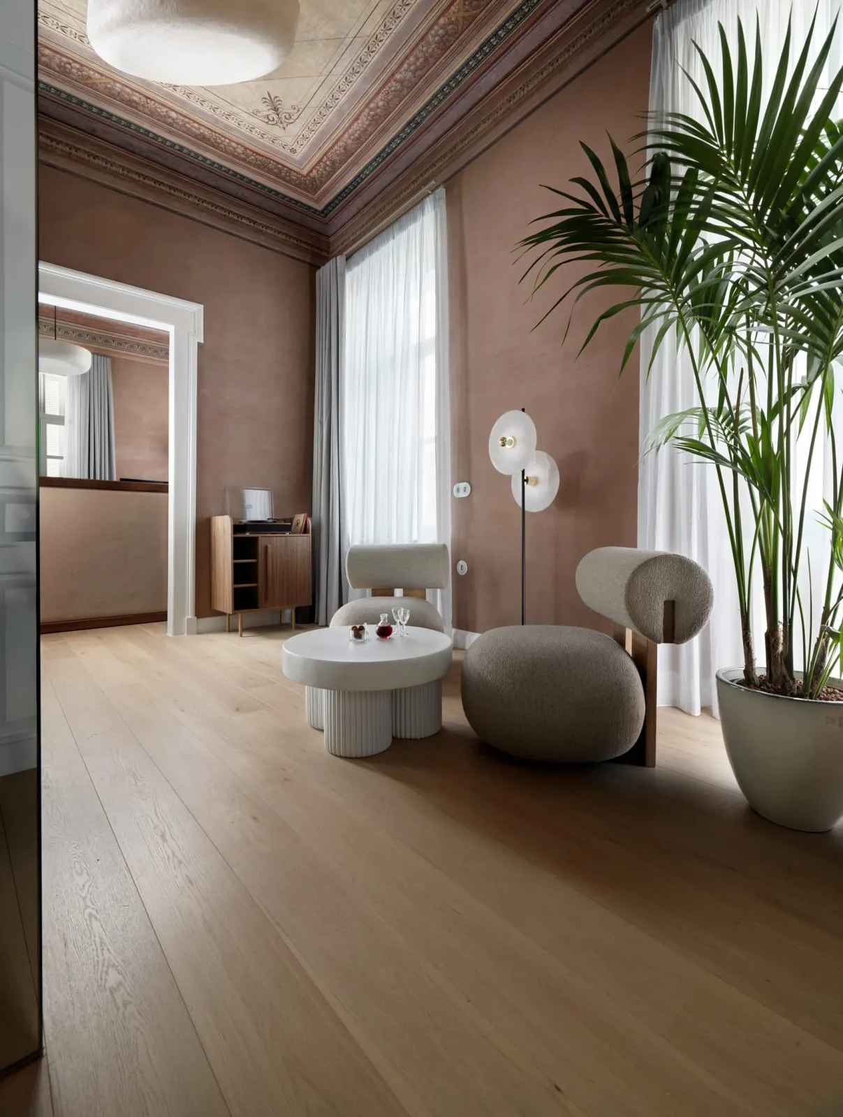Acanthus Suite with Balcony