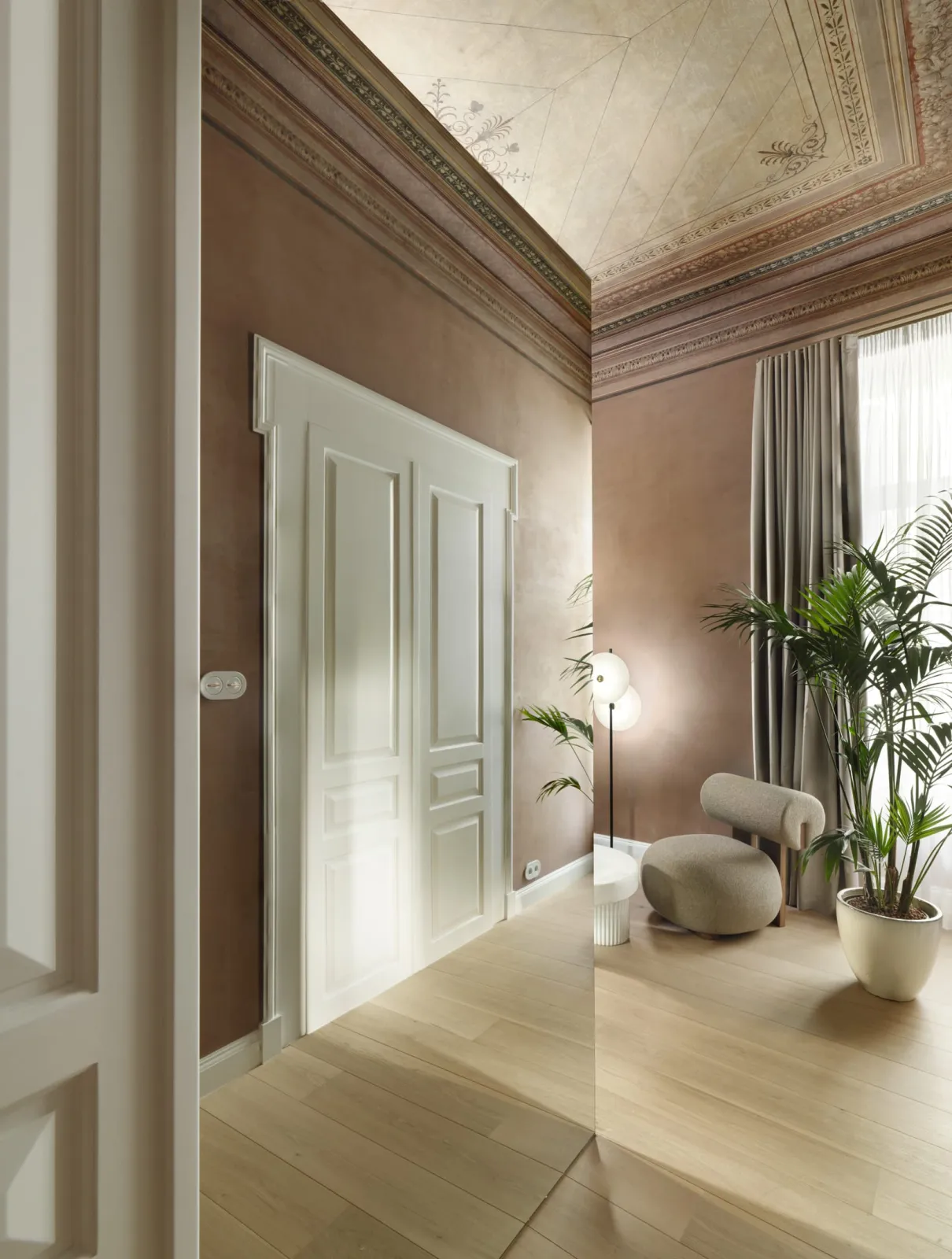 Acanthus Suite with Balcony