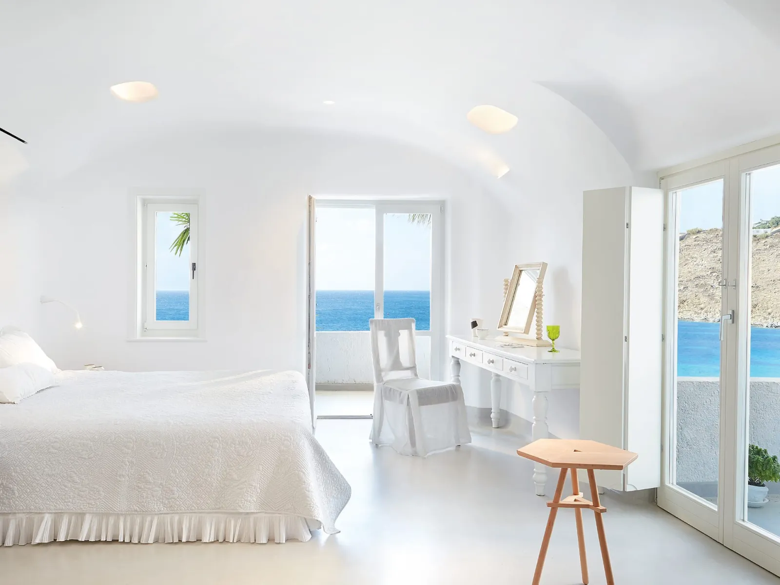 Exclusive Bungalow Suite with outdoor Hydro-Massage Bathtub