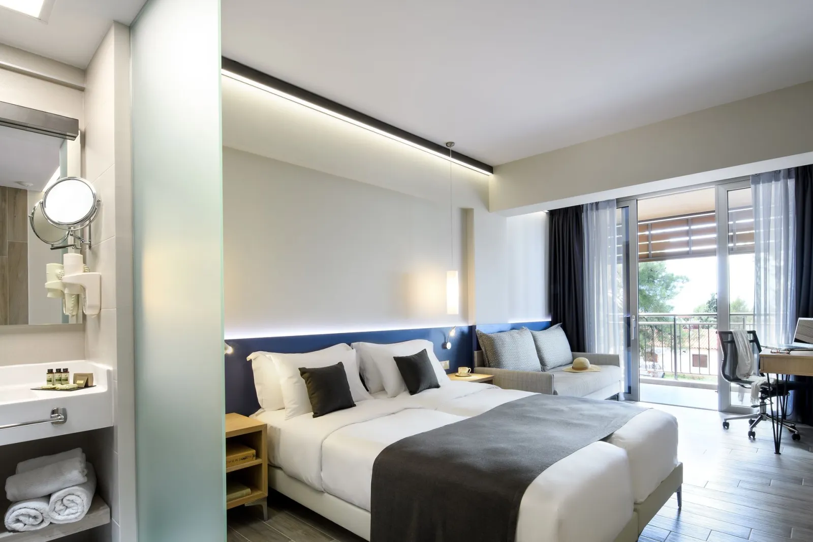 Deluxe Double Room with Garden View