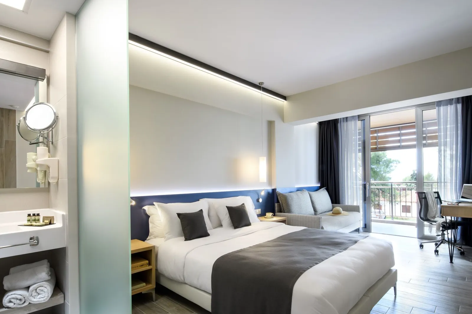 Deluxe Double Room with Garden View