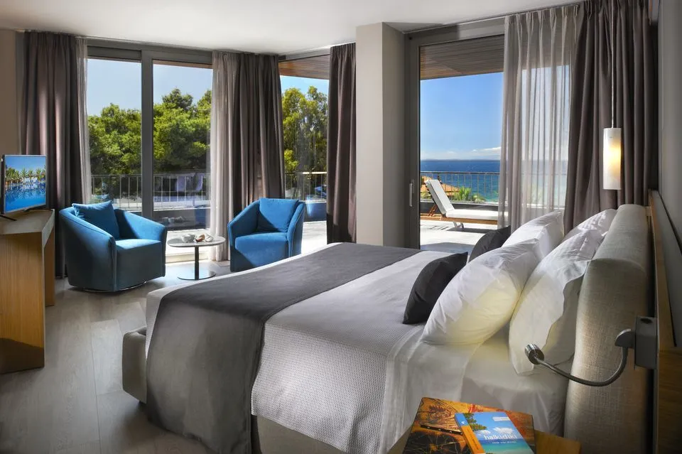 Deluxe Suite with Sea View