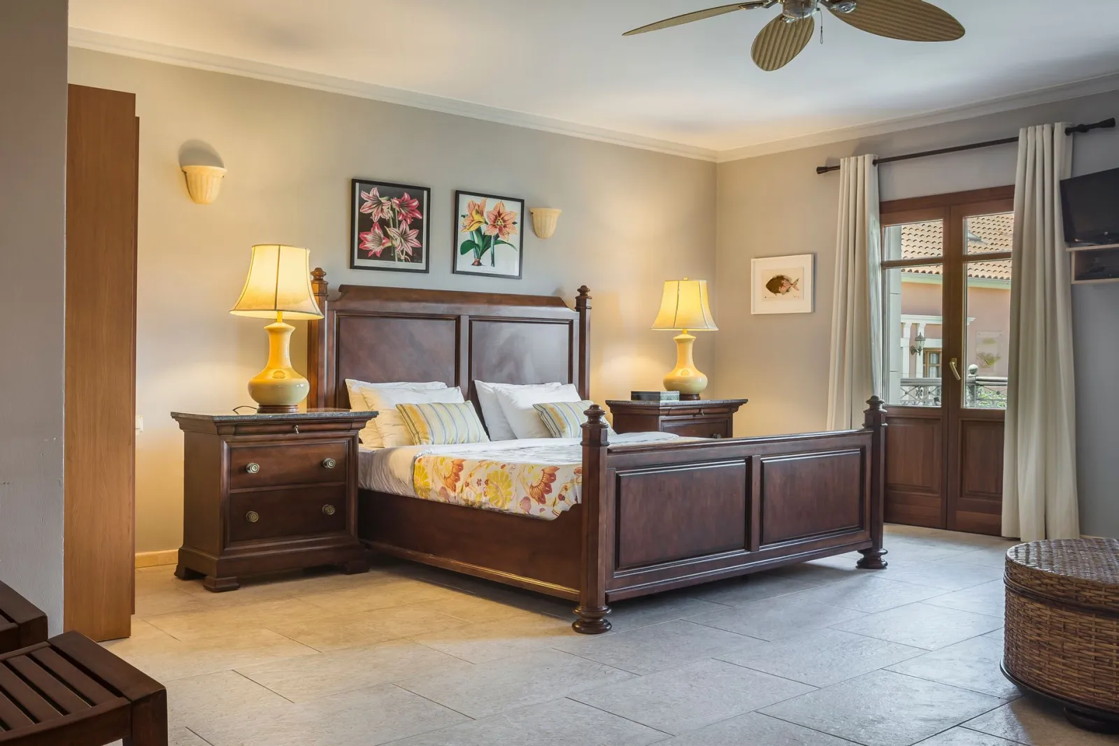 Superior Suite with Partial Harbour View No 102