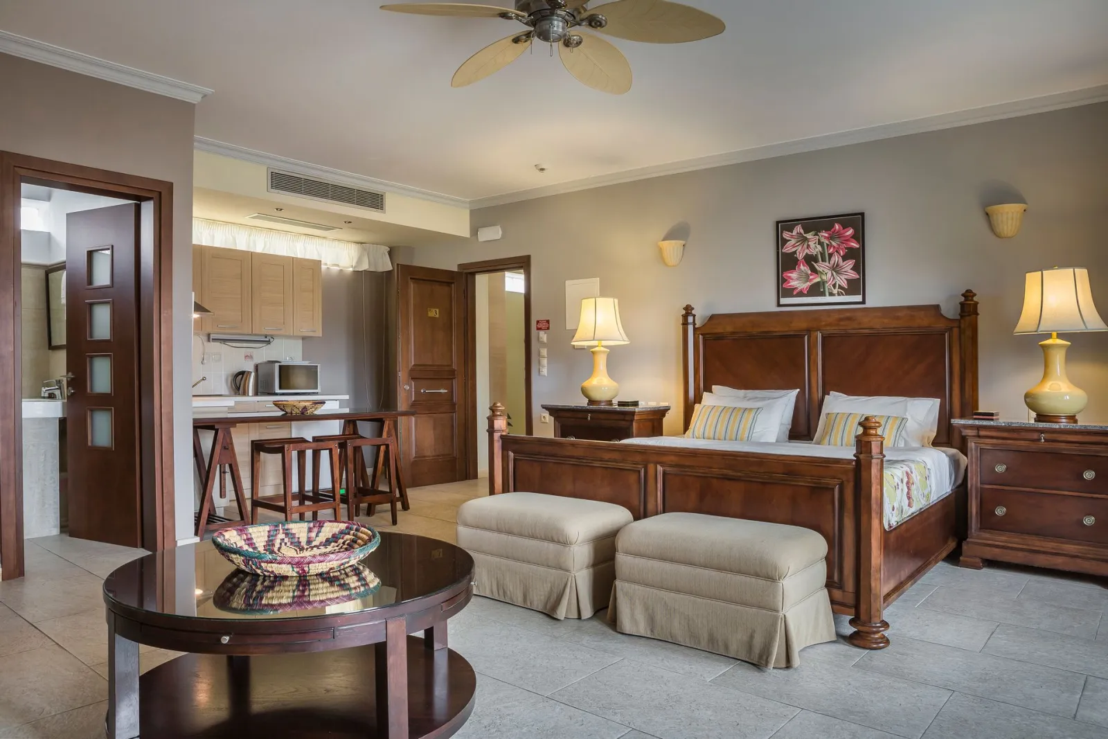 Superior Suite with Partial Harbour View No 103