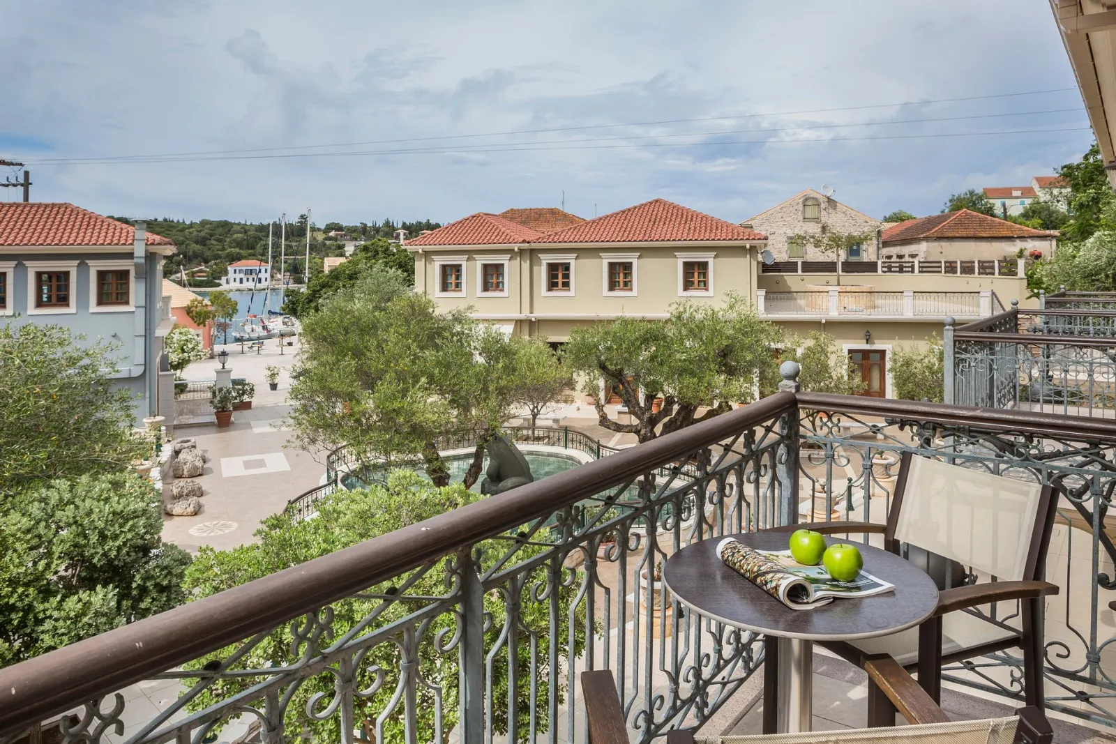 Superior Suite with Partial Harbour View No 103