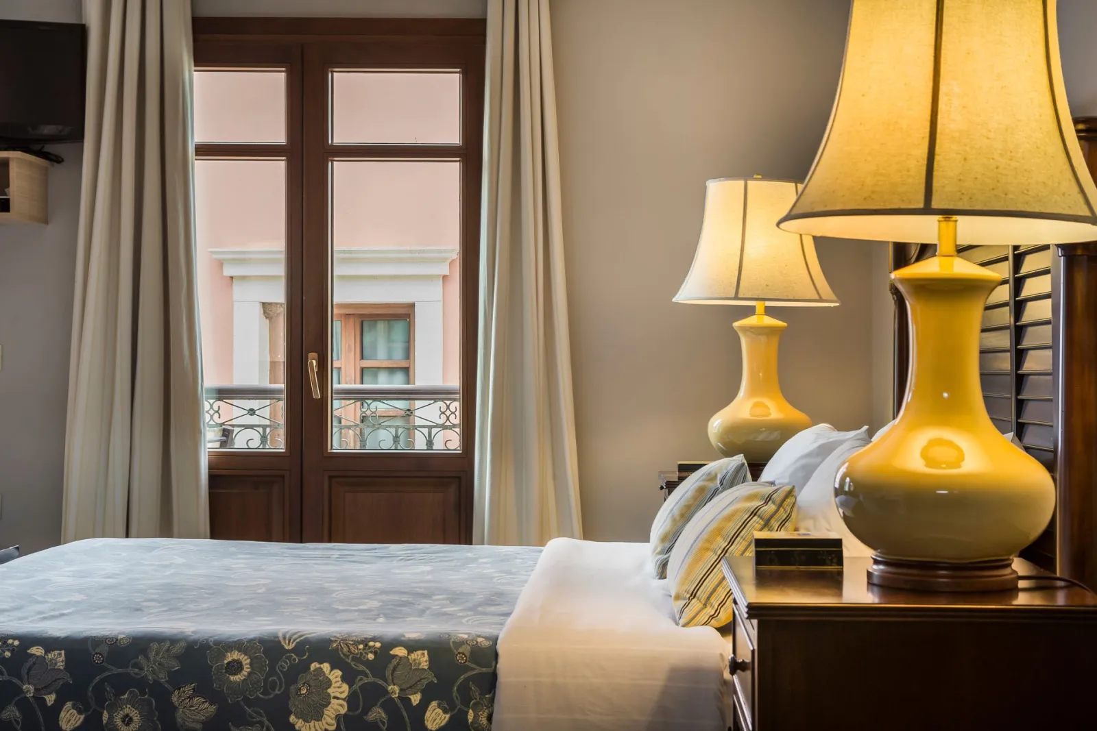 Suite with Partial Harbour View No 104